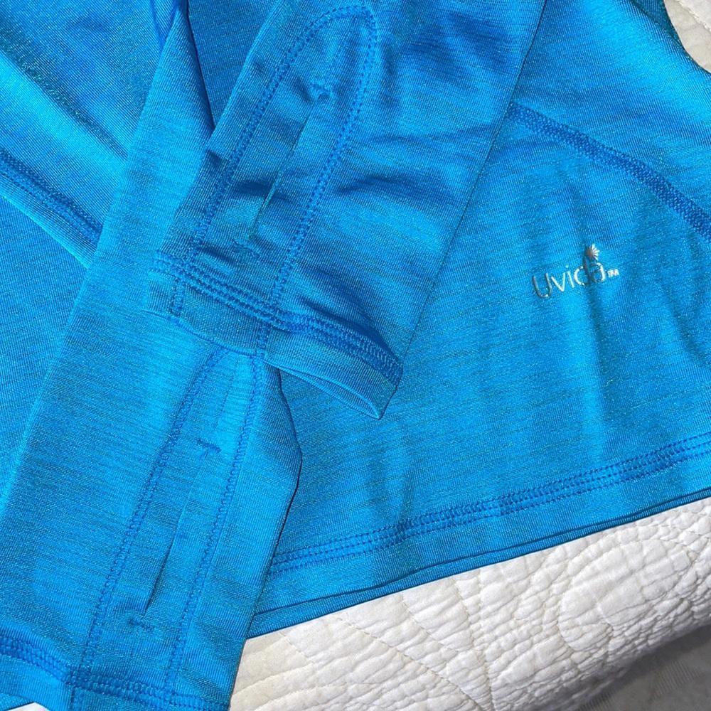 Beautiful athletic top - Picture 3 of 4